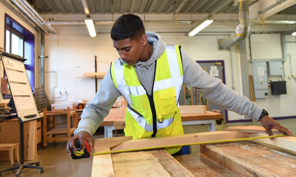 How to Get Carpentry Jobs in the USA with Free Visa Sponsorship